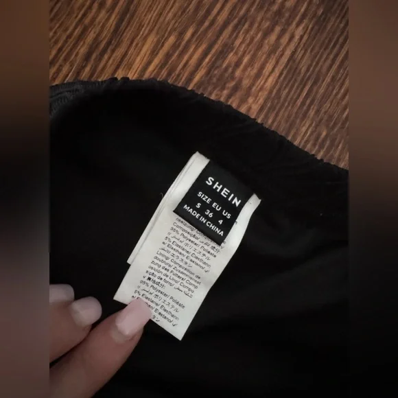 SHEIN SPLIT HEM MINI SKIRT IN BLACK SIZE SMALL KNITTED SLIM FIT STRETCHY FABRIC - Picture 7 of 8